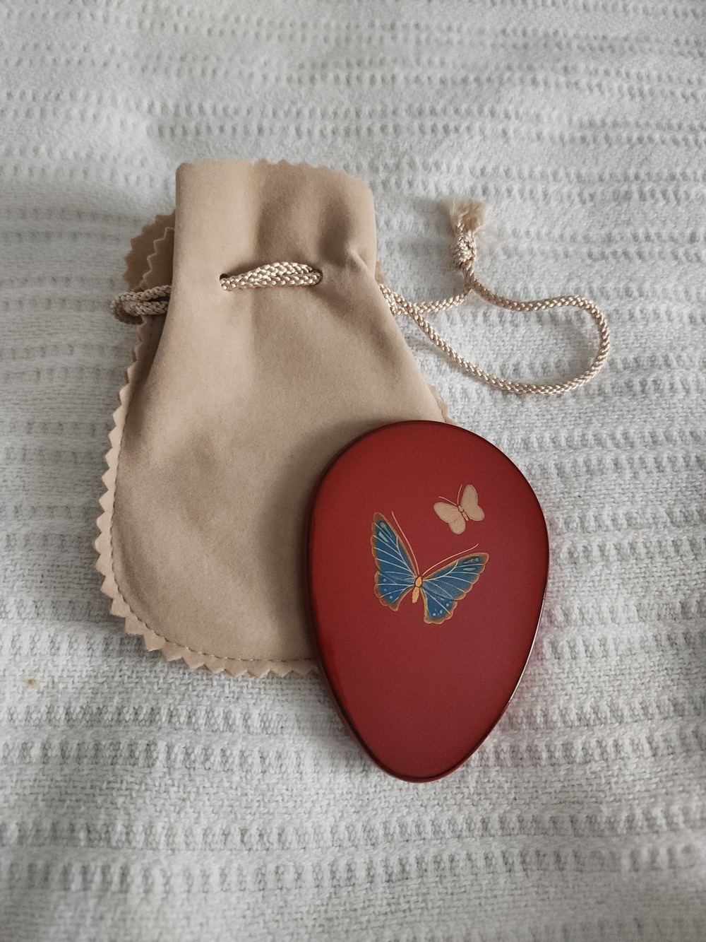 Like new Red Butterfly Compact Mirror Made In JAPAN